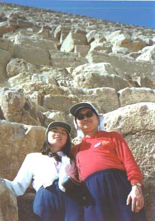 Enid & Philip under the Great Pyramid